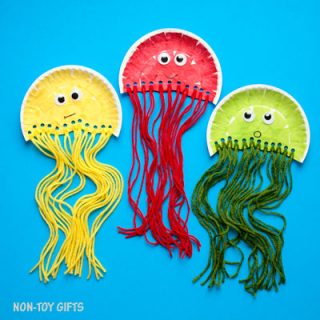 Paper plate jellyfish featured image