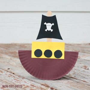 25 Paper Plate Crafts with FREE Printable Templates - Non-Toy Gifts
