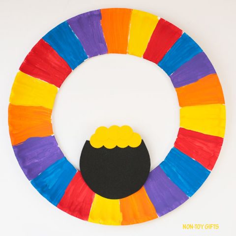 St Patrick's Day Wreath Craft For Kids [FREE TEMPLATE]