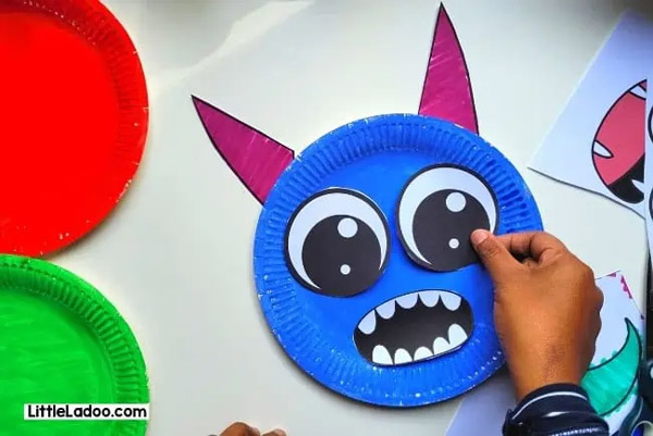 15 Paper Plate Halloween Crafts For Kids - Non-Toy Gifts
