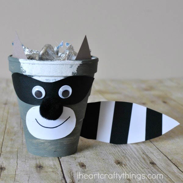 paper cup raccoon craft